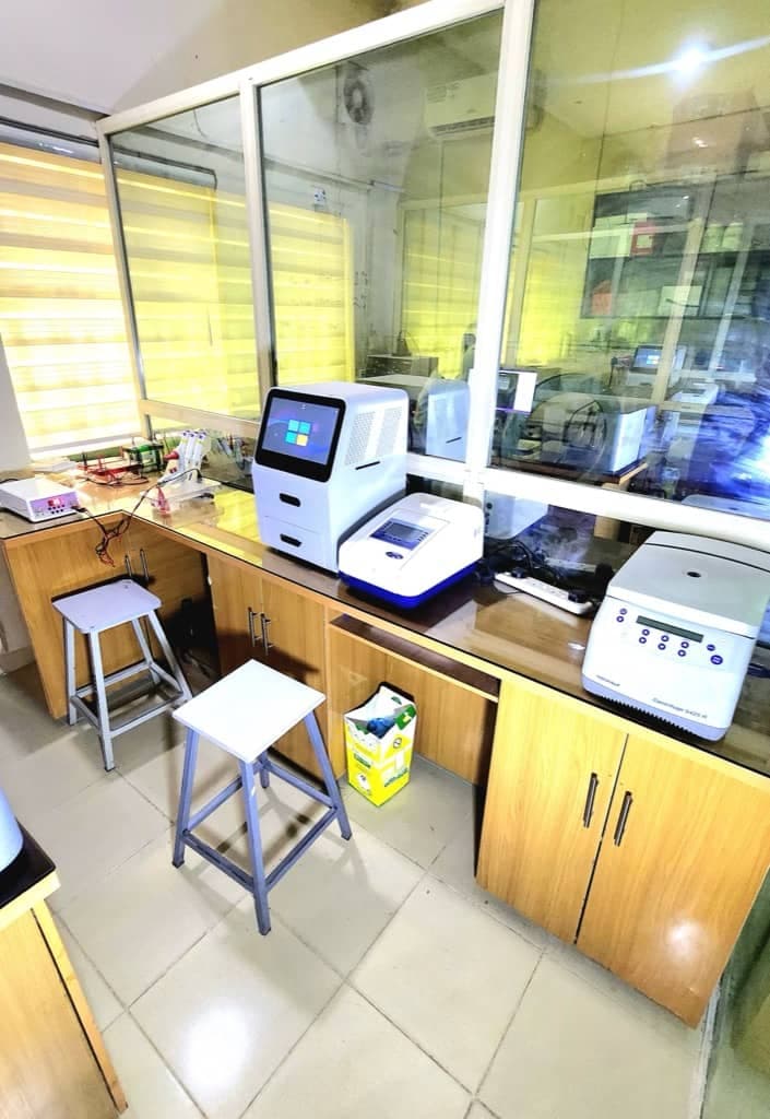 Molecular Biology Laboratory equipment — RT-PCR and centrifuge